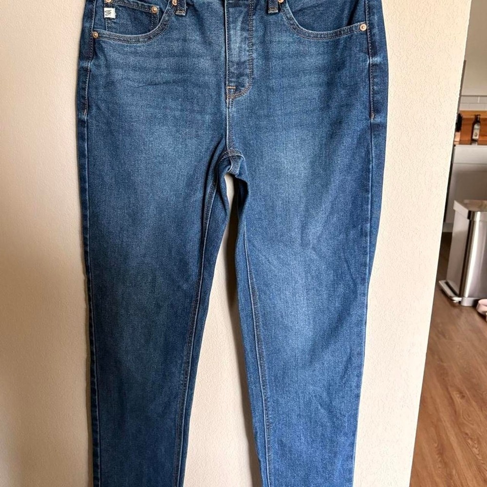 Seven7 blue denim jeans size 4 , straight leg